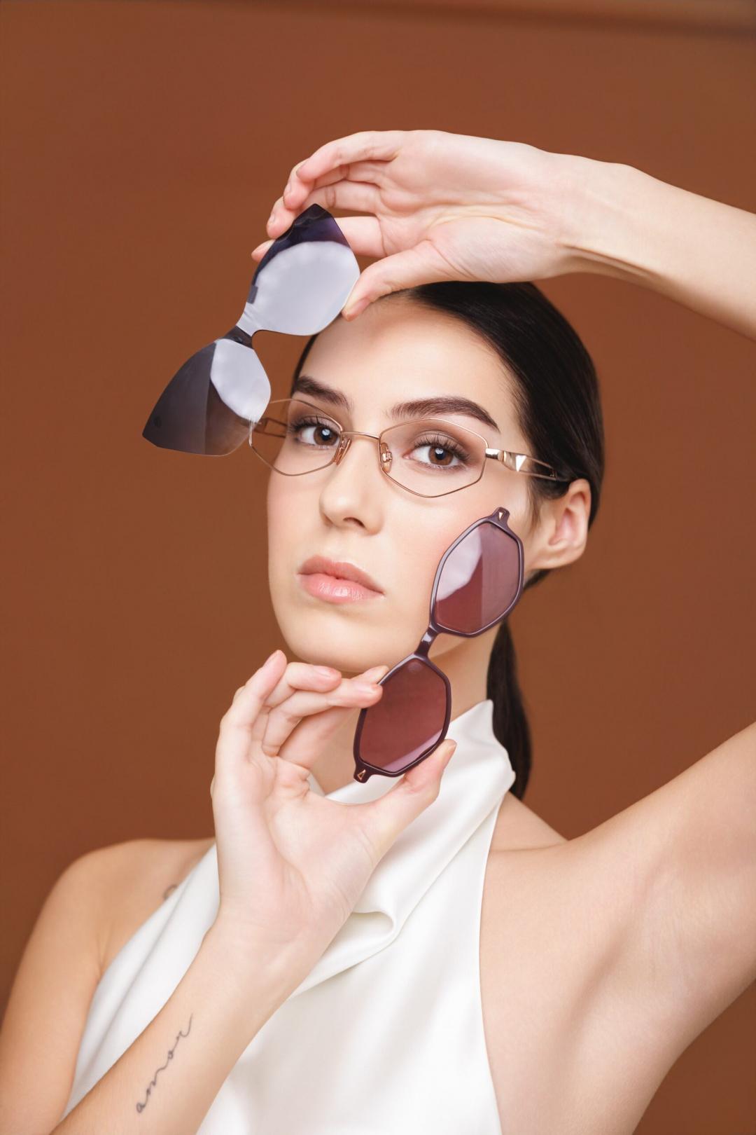 Maria Carolina shines for Hickmann Eyewear