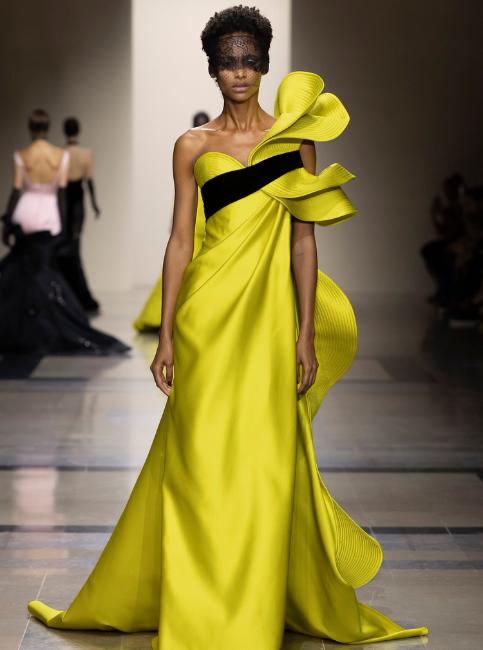 AILINY DESFILA PARA GEORGE CHAKRA NA HAUTE COUTURE DE PARIS